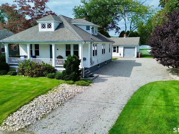 72 Smith Street, East Lyme, CT 06357