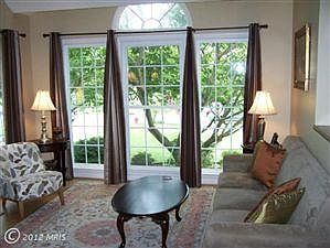 4th image of 4 Bedford Dr