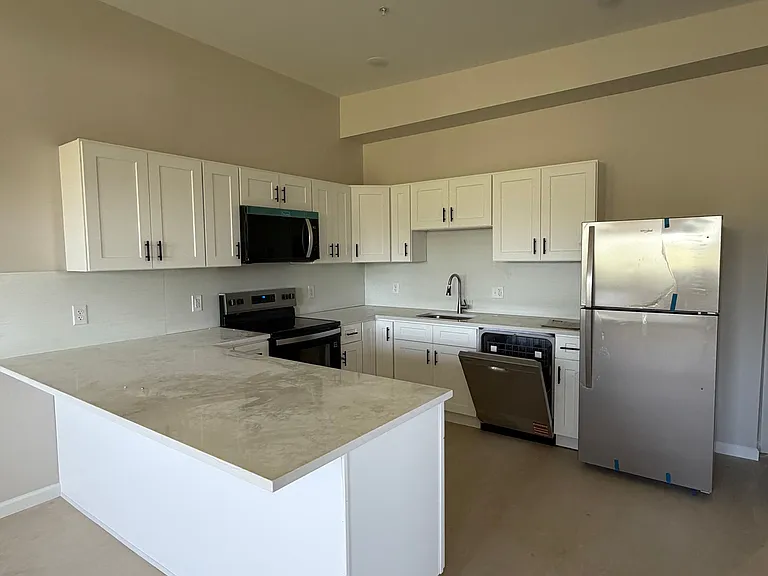 3900 Roland Ave — Photo 18