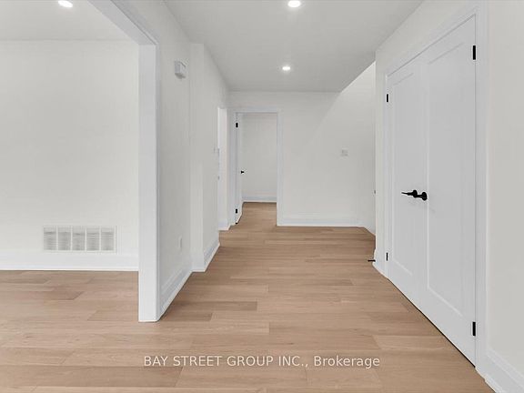 5th image of 25 Marjorie Dr