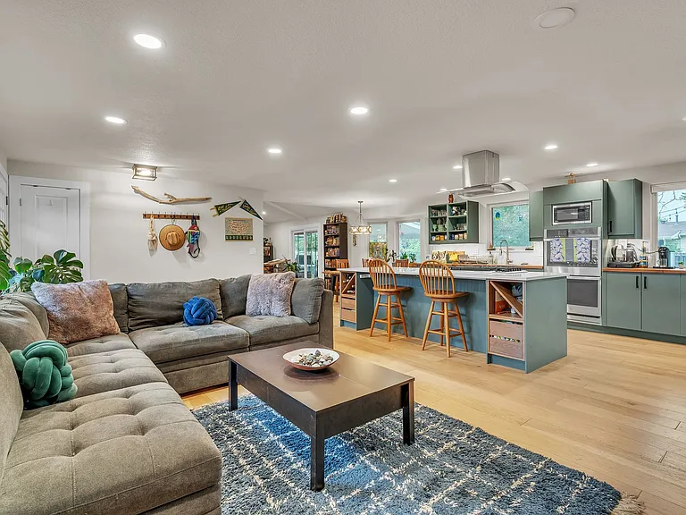 3163 S Boston Ct — Photo 5