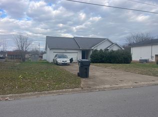 927 Desota Ln, Oak Grove, KY 42262