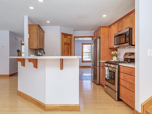 4th image of 762 Robinson Road