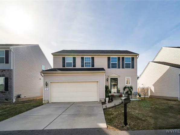32 Scooter Ln, Hamburg, NY 14075