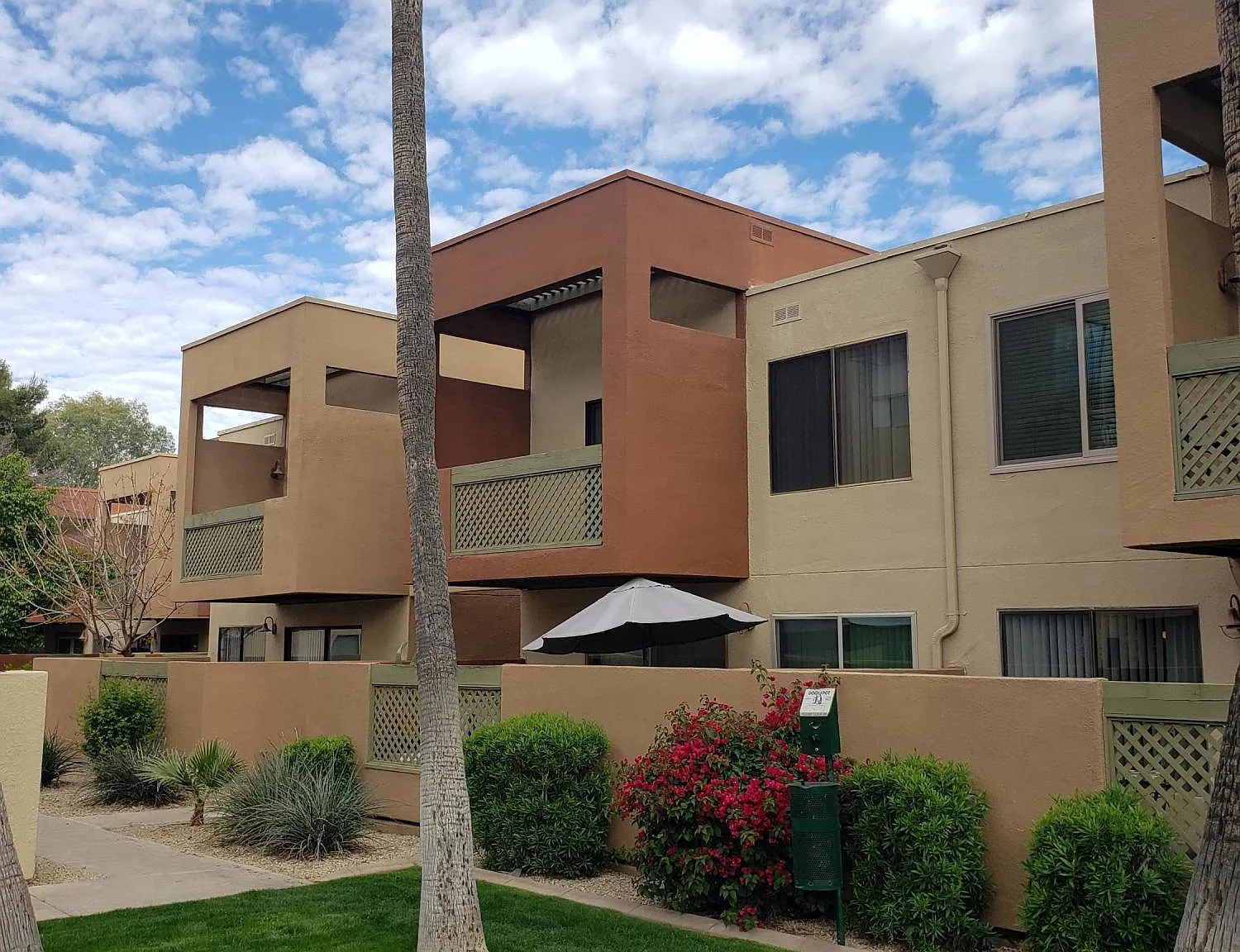2 bed, 2.0 bath, 955 sqft, $1,550 — Photo 2