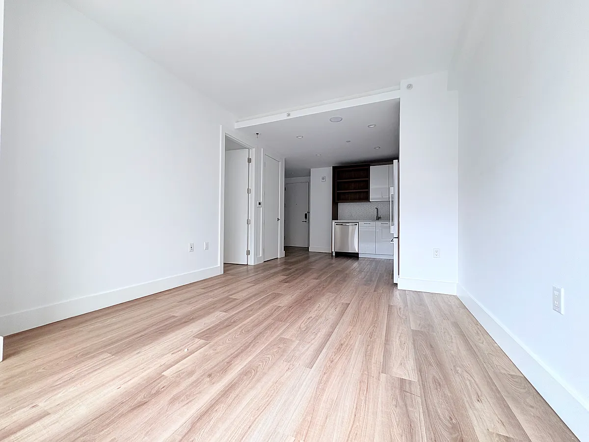 Building Photo - 228 E 135th St #801