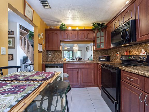 3rd image of 4818 NW 82nd Ave #1902