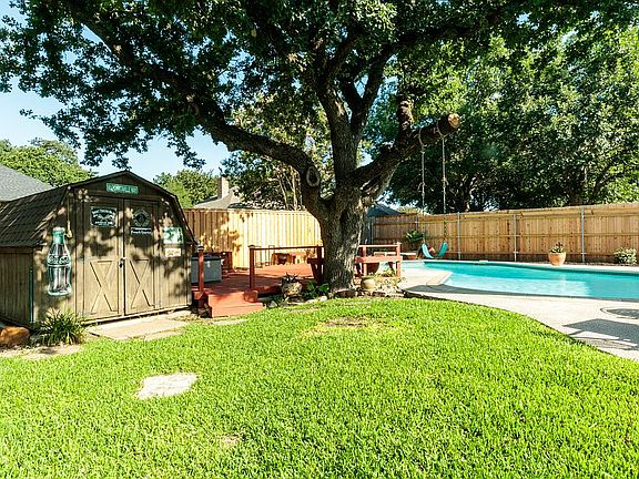 2nd image of 7505 Red Oak St