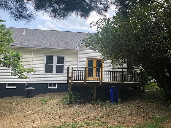3rd image of 836 Rose Hill Ave
