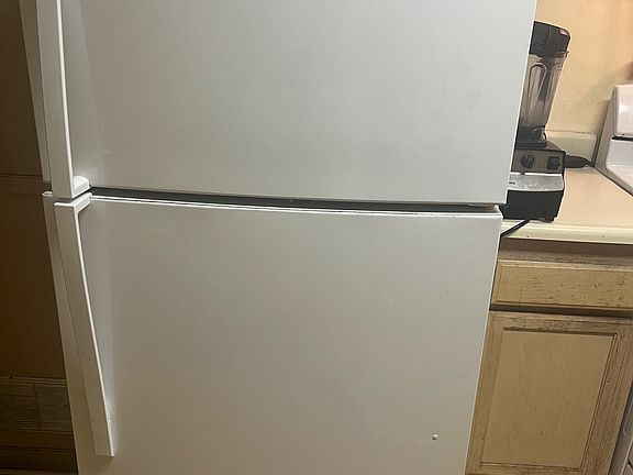 4th image of 10456 Moorpark St