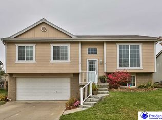 7702 Bondesson St, Omaha, NE 68122