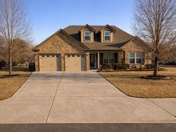 288 Honeyberry Ln, Rossville, GA 30741