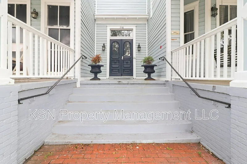 216 W Park Ave — Photo 3