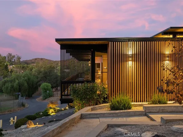 21090 Rios St, Woodland Hills, CA 91364