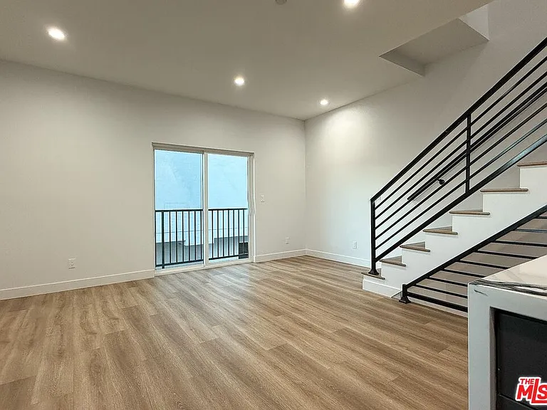 5340 1/2 Denny Ave — Photo 25