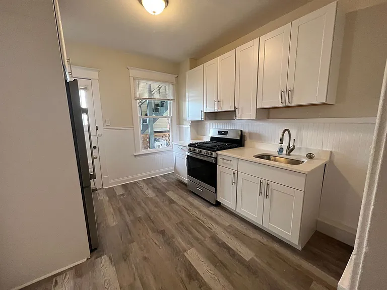 1402 West 28th Street — Photo 8