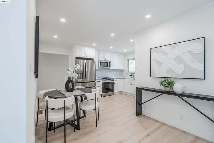 3743 Sanford St — Photo 16