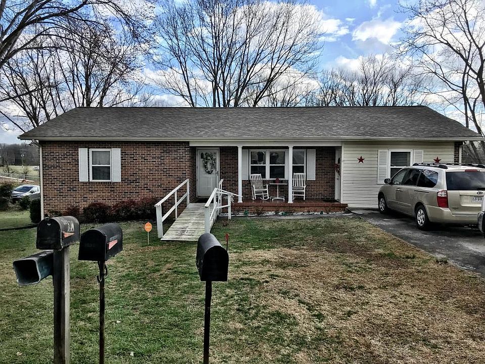 1st image of 903 Lincoln Dr