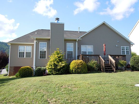 Nicely landscaped yard