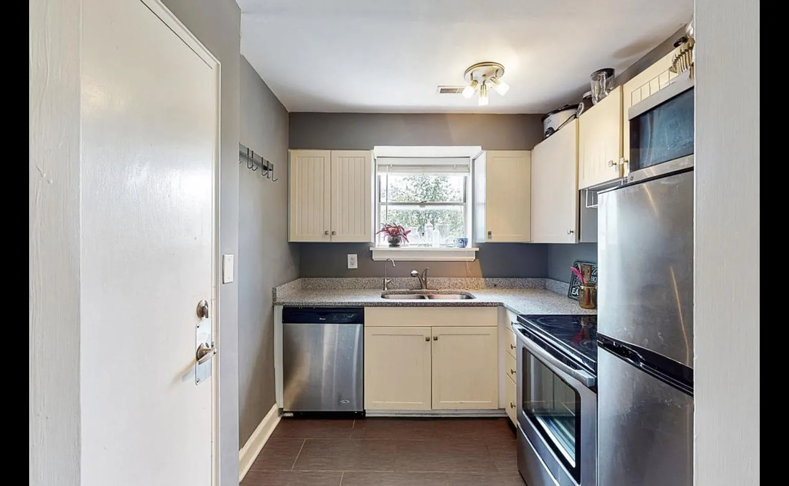 2 bed, 810 sqft, $2,350 — Photo 4
