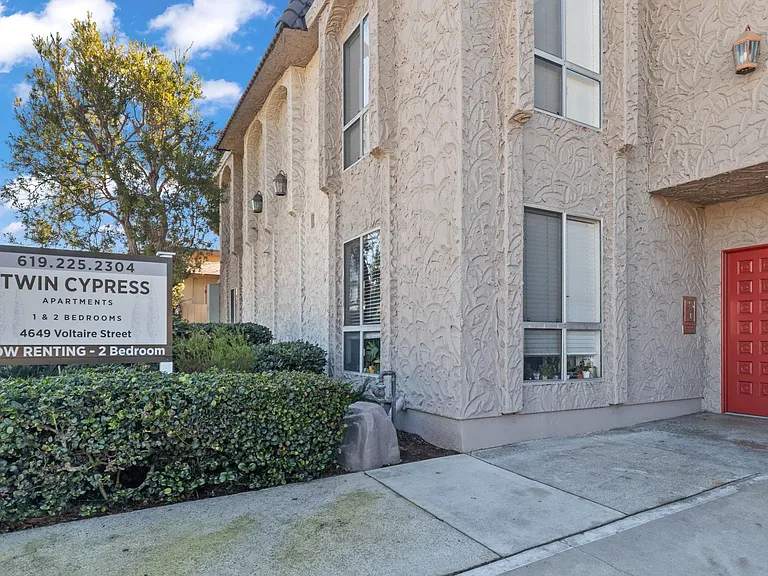 Twin Cypress Apartments — Photo 21