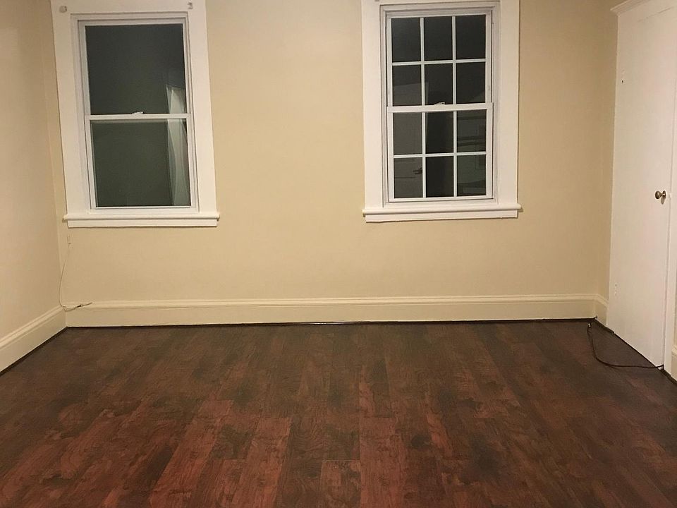 2nd image of 189 N Main St
