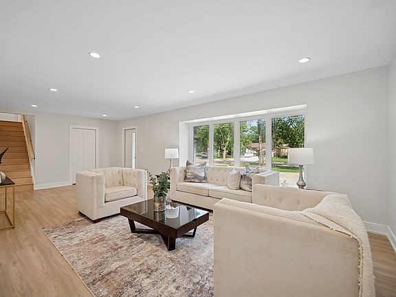2nd image of 4035 Crestwood Dr