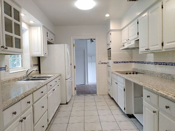 4th image of 1691 Montague St