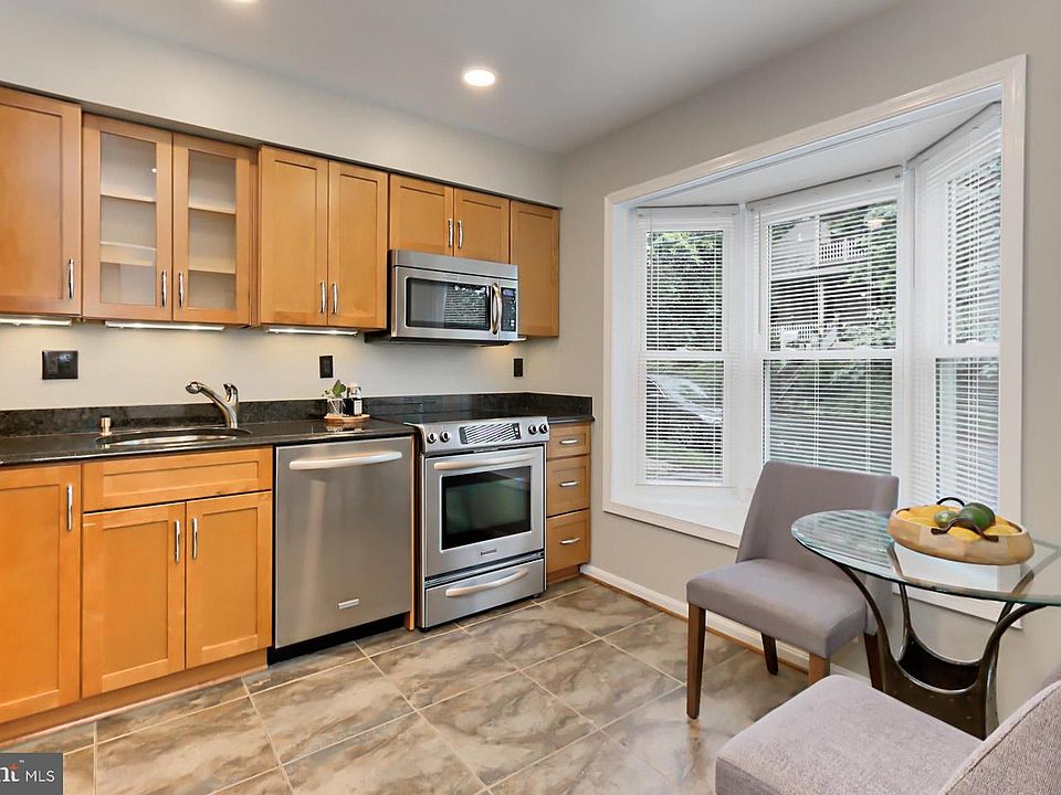 1st image of 2532B N Fairfax Dr #4EII