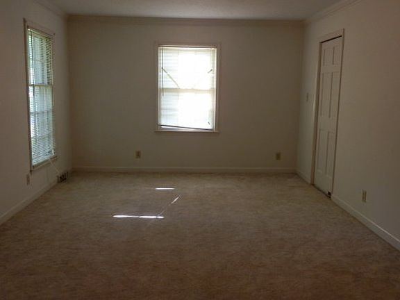 2nd image of 941 Dogwood Ln