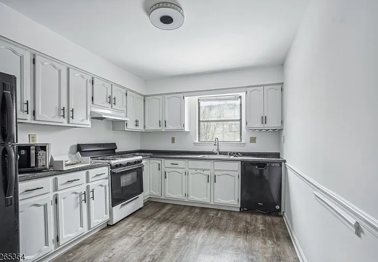 38 Park St #13D — Photo 15