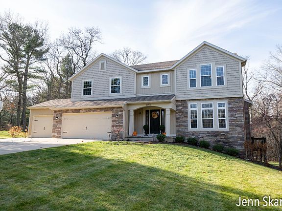 3rd image of 8793 Camelot Dr NE