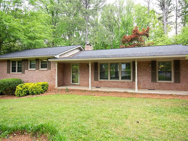 2852 Talisman Ct NE — Photo 4