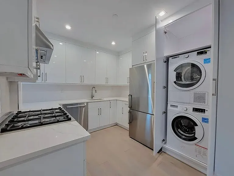 4244 Crescent St #5A — Photo 3