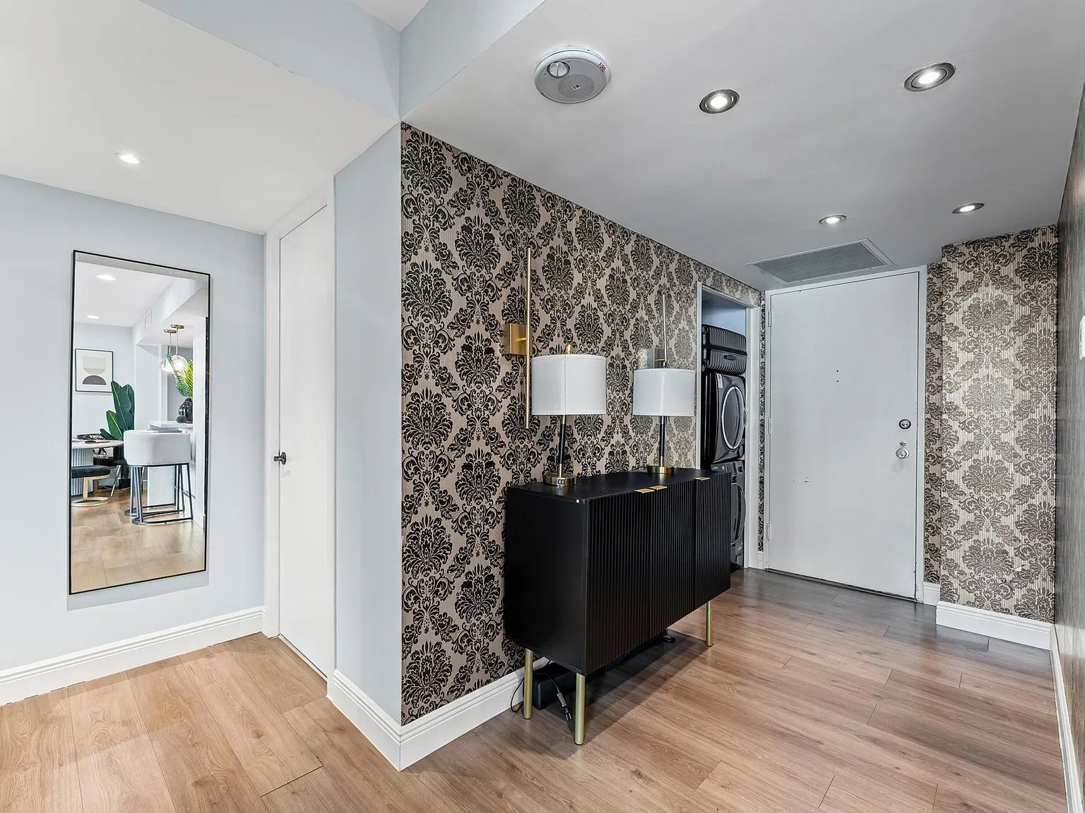 1 bed, 1.0 bath, 737 sqft, $2,000 — Photo 3