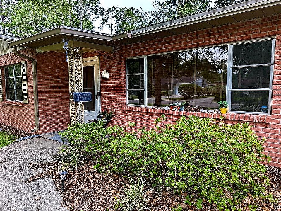 1st image of 712 NE 6th Pl