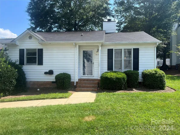6031 Crape Myrtle Ln, Charlotte, NC 28216