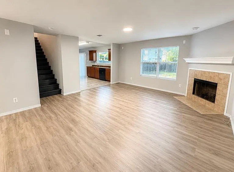 8440 Shallow Creek Dr — Photo 5