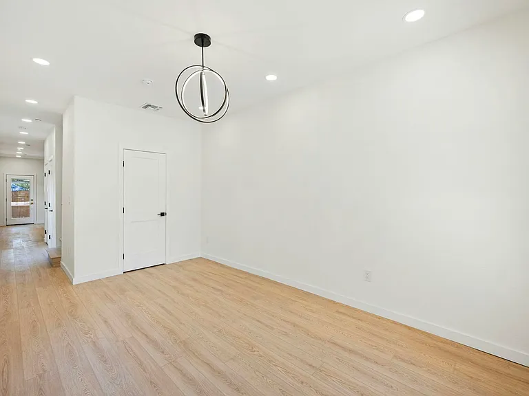 726 Arthur St #102 — Photo 4