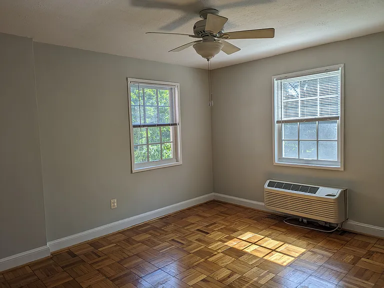 1716 W Abingdon Dr — Photo 2