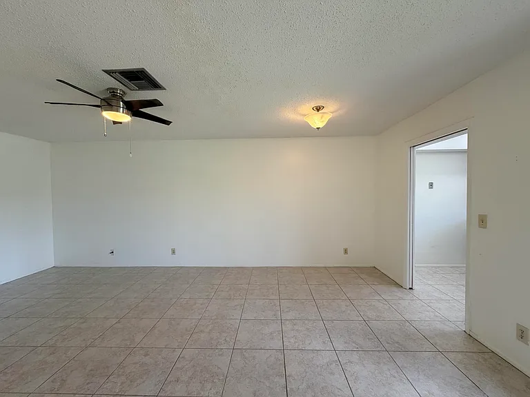 2607 Dudley Dr W #L — Photo 15