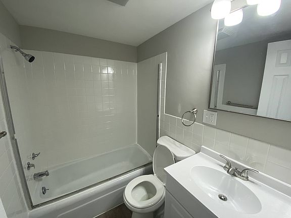 5th image of 917 4th St #24