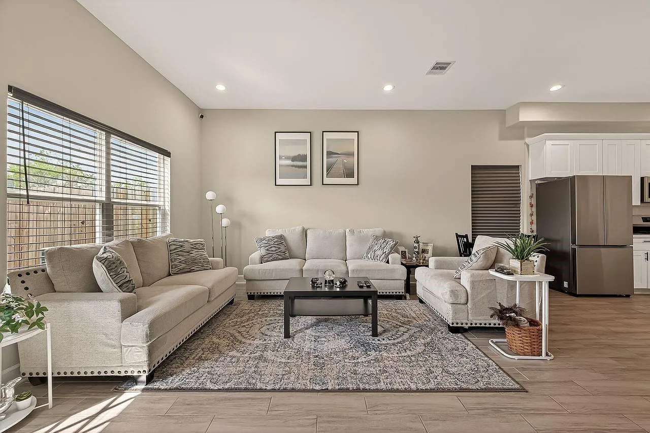 3 bed, 2.5 bath, 1657 sqft, $1,995 — Photo 2