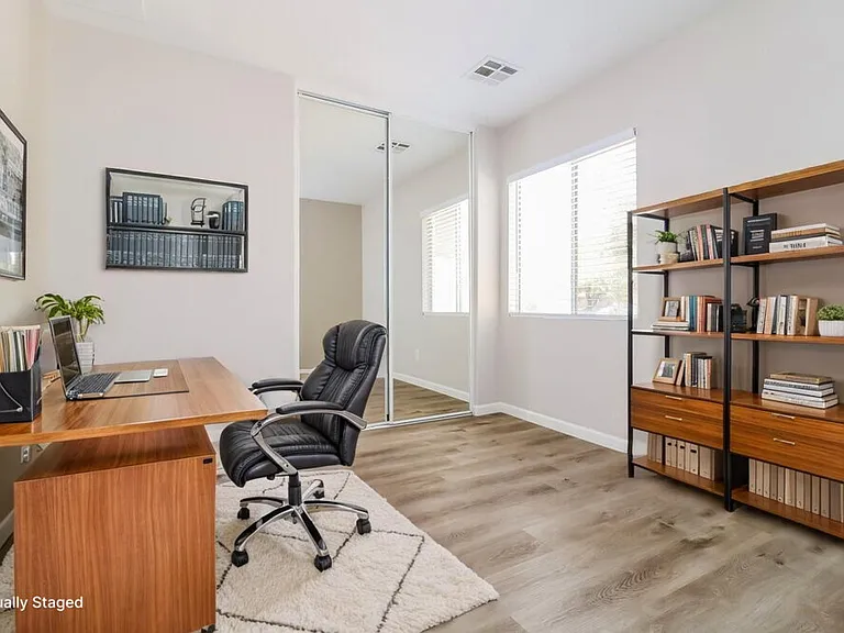 10043 N 115th Dr — Photo 15