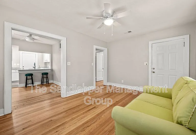 2319 Kent Ave — Photo 3