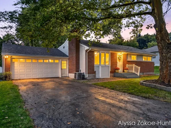 1938 Moerland Ct NW, Grand Rapids, MI 49504