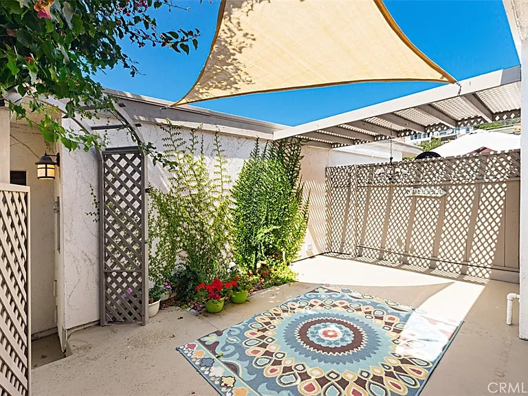 712 Calle Divino — Photo 40
