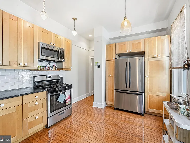 346 E Union St — Photo 19