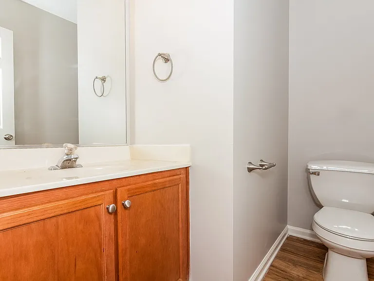 715 Almora Dr — Photo 15