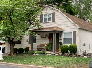 1013 Vine St, Saint Charles, MO 63301